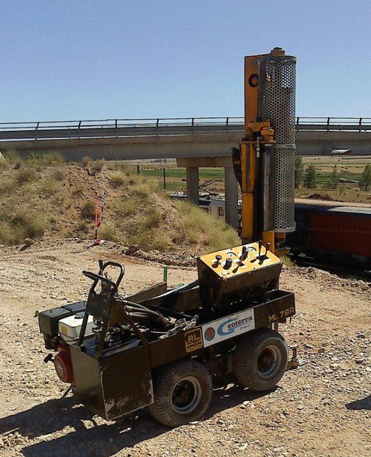 Penetrómetro trabajando para ADIF.Obra: Torquemada (Palencia)